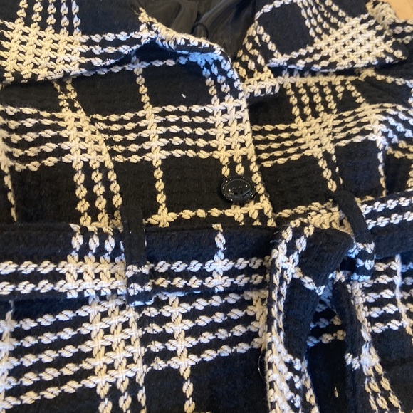 Black & white check wool blend long belted coat w/ 2 button close pockets small - Picture 3 of 12